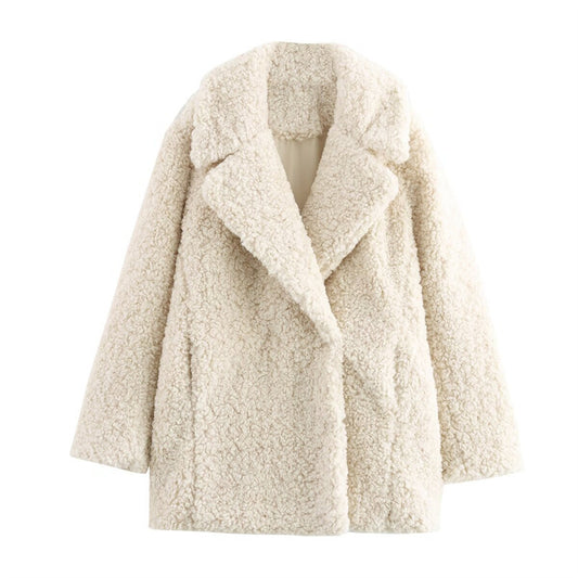 Luxurious Faux Fur Short: A Touch of Elegance.